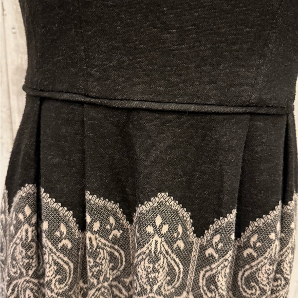 Mangy London Elegant Black and Cream Patterned Women's Dress - Picture 8 of 12